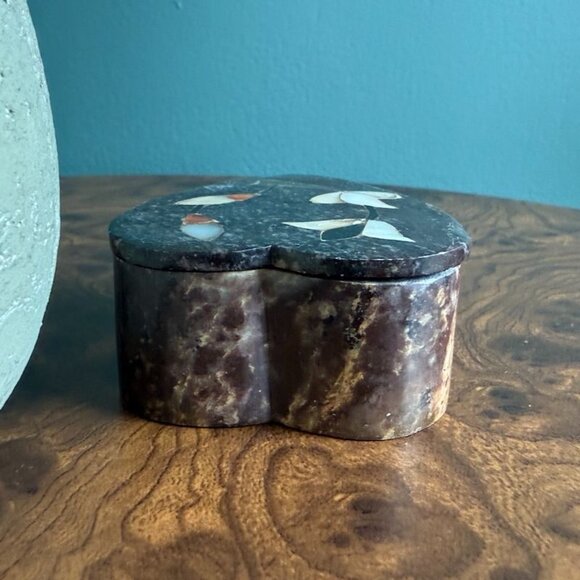 Soapstone Heart Trinket Box Inlaid with Mother of Pearl - Picture 4 of 8